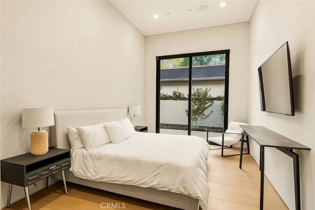 22924 Erwin Street, Woodland Hills, California 91367 home-pic-41